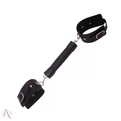 Algema Bracelete Preto Com Separador 15cm Dominatrixxx Algema Bracelete Preto Com Separador 15cm Dominatrixxx