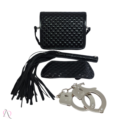 Kit Bolsa Sado Com Coleira, Venda e Chicote Para Fetiche Bdsm e Jogos de Dominação e Submissão Kit Bolsa Sado Com Coleira, Venda e Chicote Para Fetiche Bdsm e Jogos de Dominação e Submissão