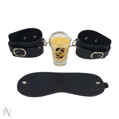 Kit Novas Experiências - 1 Vela Beijável de Chocolate, 1 Algema de Couro e 1 Venda Tapa Olho Kit Novas Experiências - 1 Vela Beijável de Chocolate, 1 Algema de Couro e 1 Venda Tapa Olho