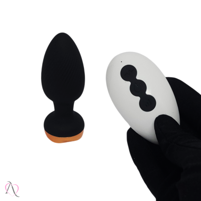 Plug Anal Vibrador com Controle em Formato de Flor Cor Preto