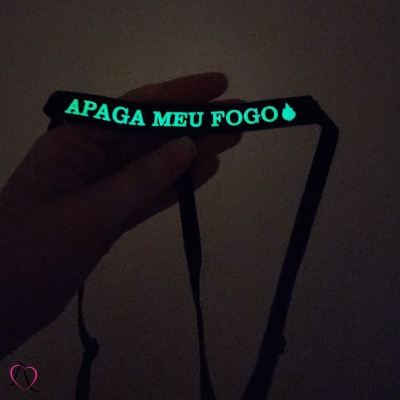 Calcinha com Frase que Brilha no Escuro APAGA MEU FOGO Cor Preto - Tamanho Único